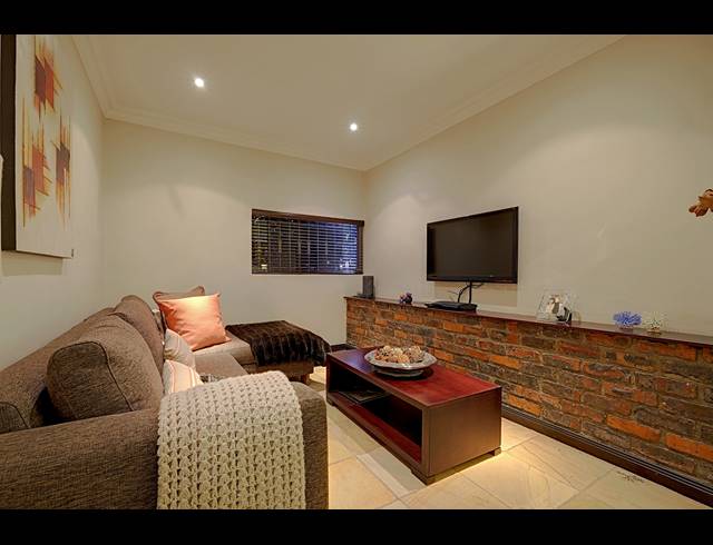 5 BEDROOM HOUSE FOR SALE IN KENSINGTON